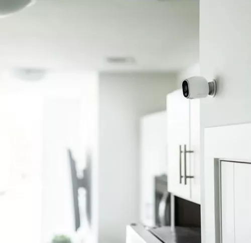 NETGEAR Arlo - Wireless Home Security Camera System | Night vision, Indoor/Outdoor, HD Video, Wall Mount | Includes Cloud Storage & No Base Station | 1-Camera System (VMS3130)